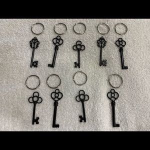 Set of 9 skeleton key keychains